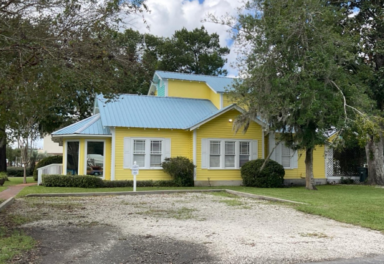 239 East King Avenue — residential-to-commercial conversion precedent across the street